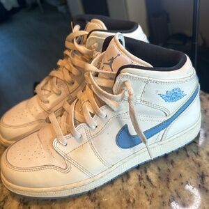Nike Air Jordan 1 retro mid “Legend Blue”